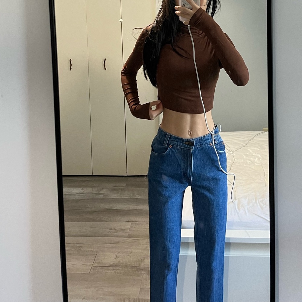 Aritzia Sunday Best Cropped brown turtleneck in size small.